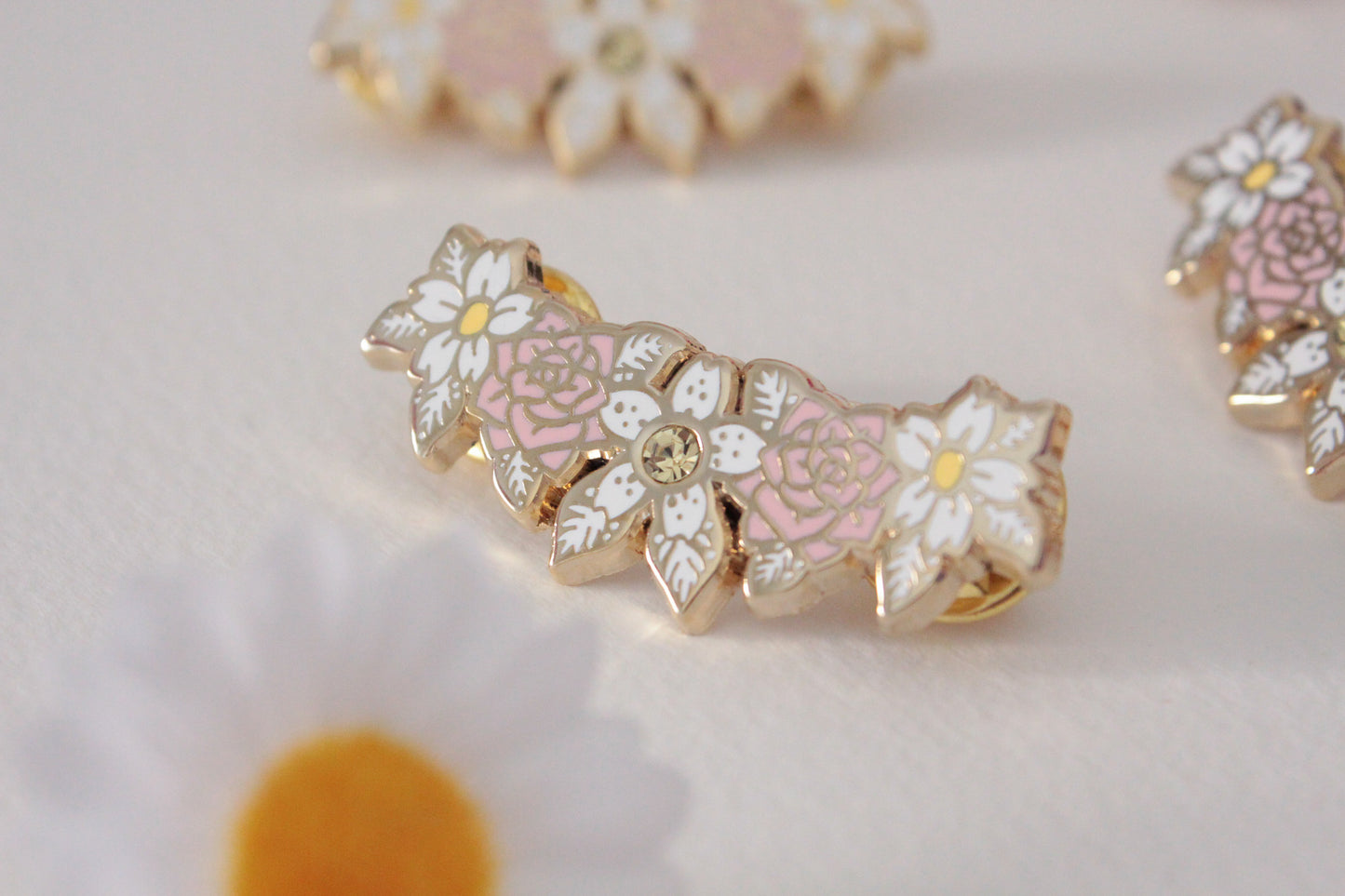 Blooming Beauty: Floral Wreath Enamel Pin - Elegant accessory for shirts, blouses, jackets and more!