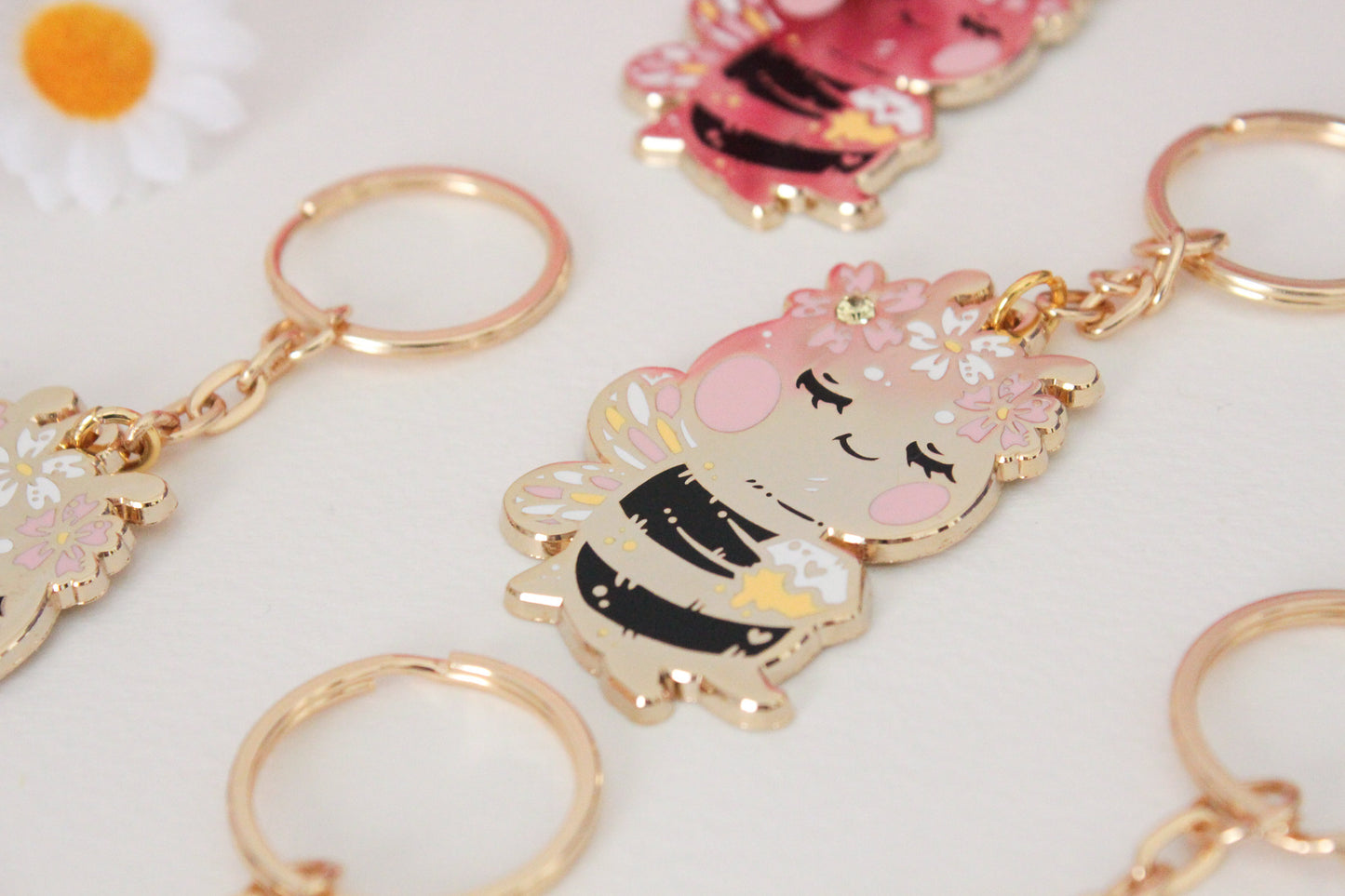 Golden Buzz: Cute Bee Keychain with Honeycomb - Stylish and Cute Accessory