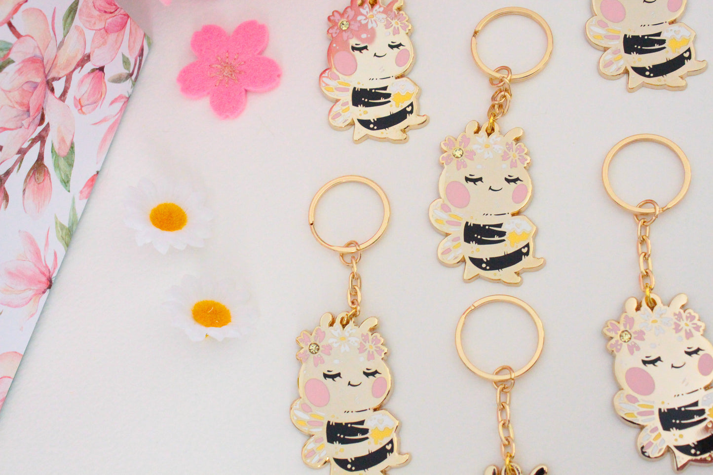 Golden Buzz: Cute Bee Keychain with Honeycomb - Stylish and Cute Accessory