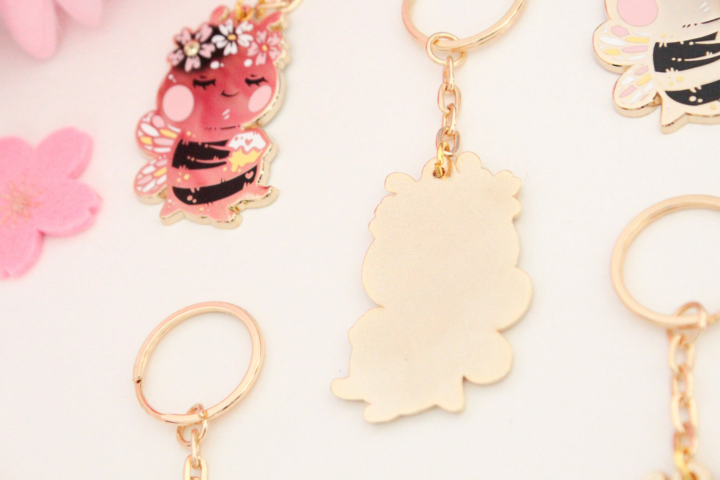 Golden Buzz: Cute Bee Keychain with Honeycomb - Stylish and Cute Accessory