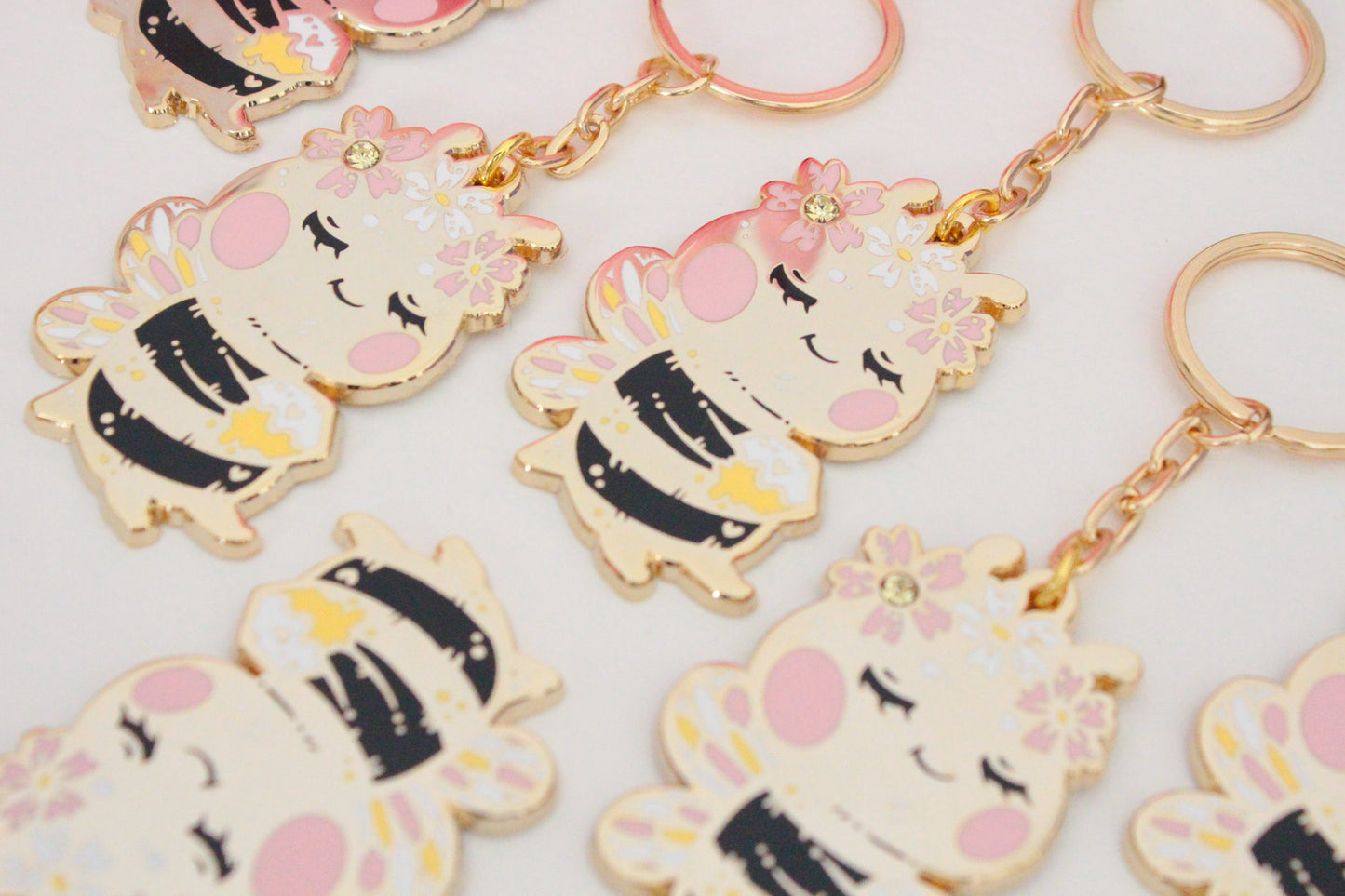 Golden Buzz: Cute Bee Keychain with Honeycomb - Stylish and Cute Accessory