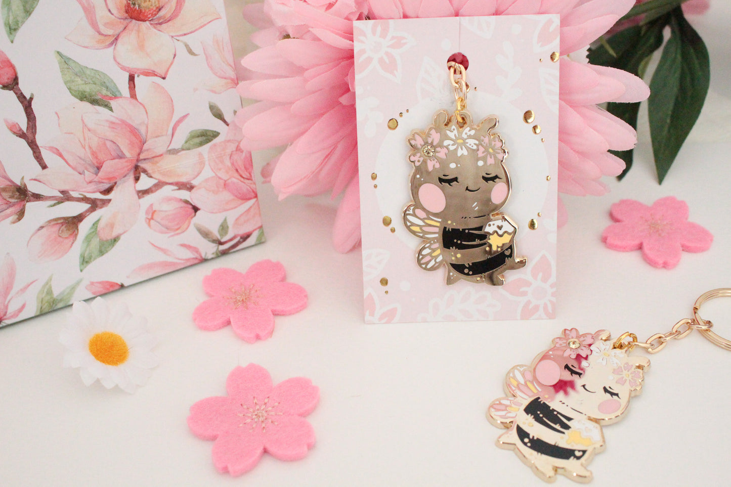 Golden Buzz: Cute Bee Keychain with Honeycomb - Stylish and Cute Accessory