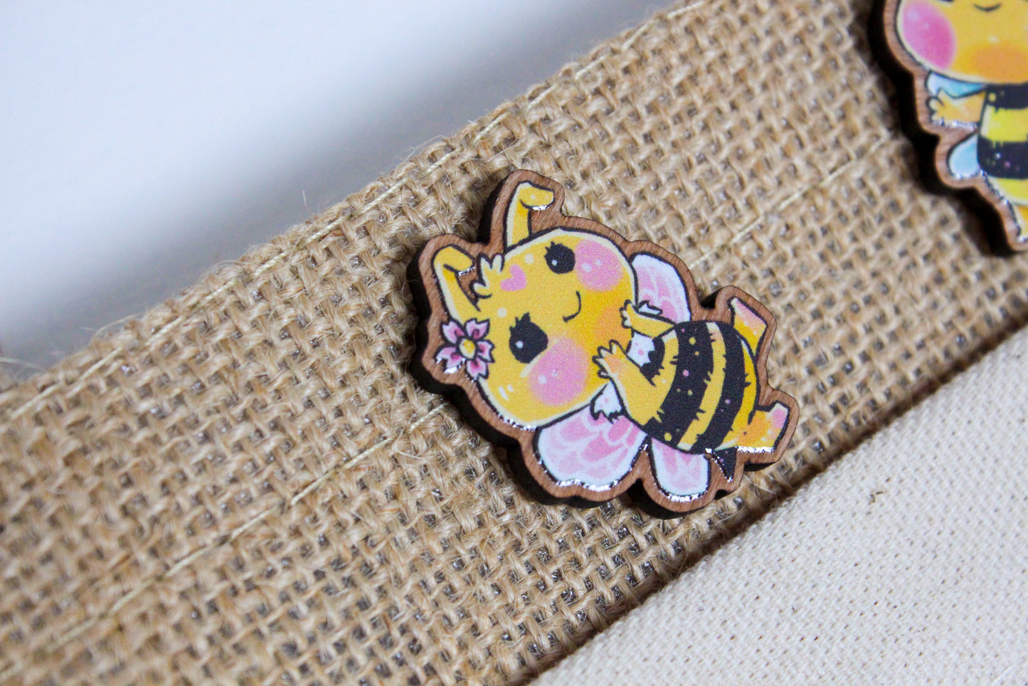 Bee Wooden Pin with Inspirational Quote - You are bee-autiful - Cute 3 cm Bee Motif Pins