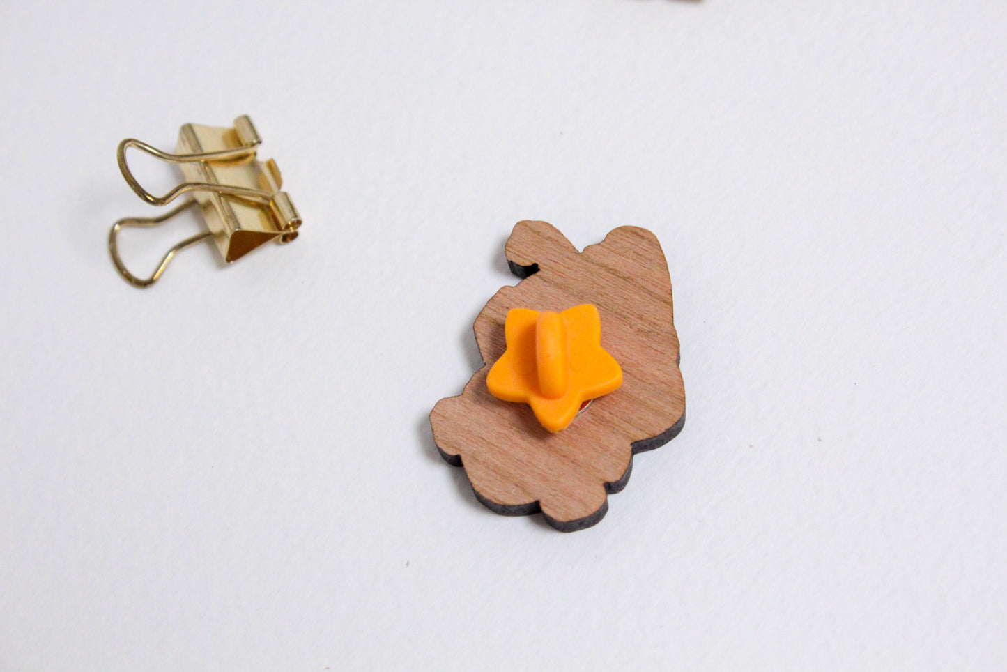 Bee Wooden Pin with Inspirational Quote - Create Your Reality - Cute 3 cm Bee Motif Pins