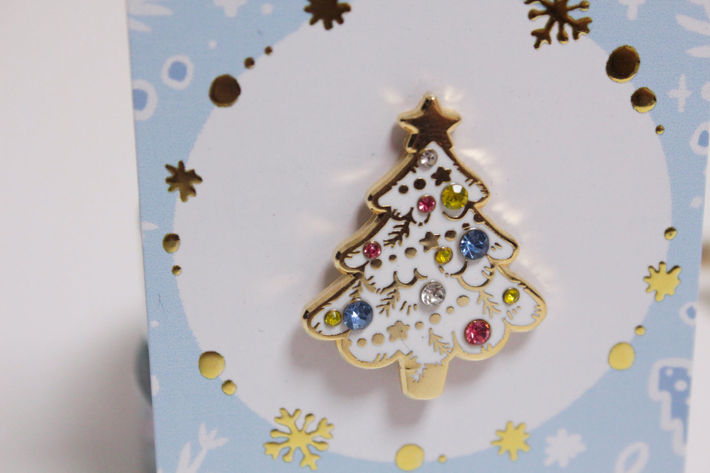 Christmas tree enamel pin - Gold and white with colorful rhinestones - For a bright Christmas