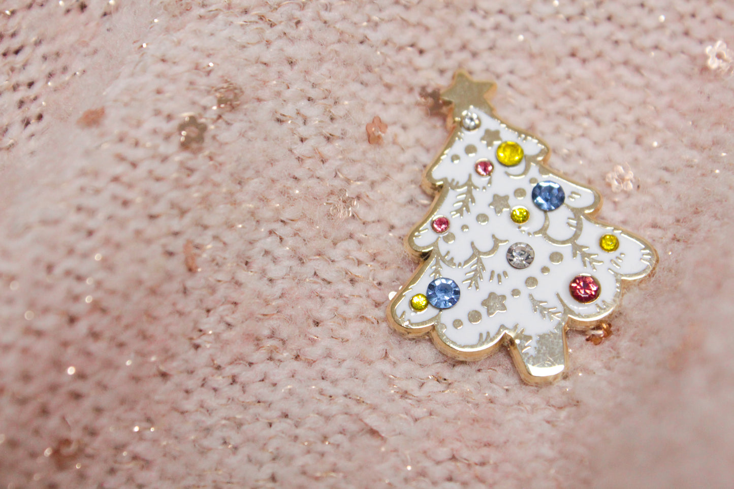 Christmas tree enamel pin - Gold and white with colorful rhinestones - For a bright Christmas