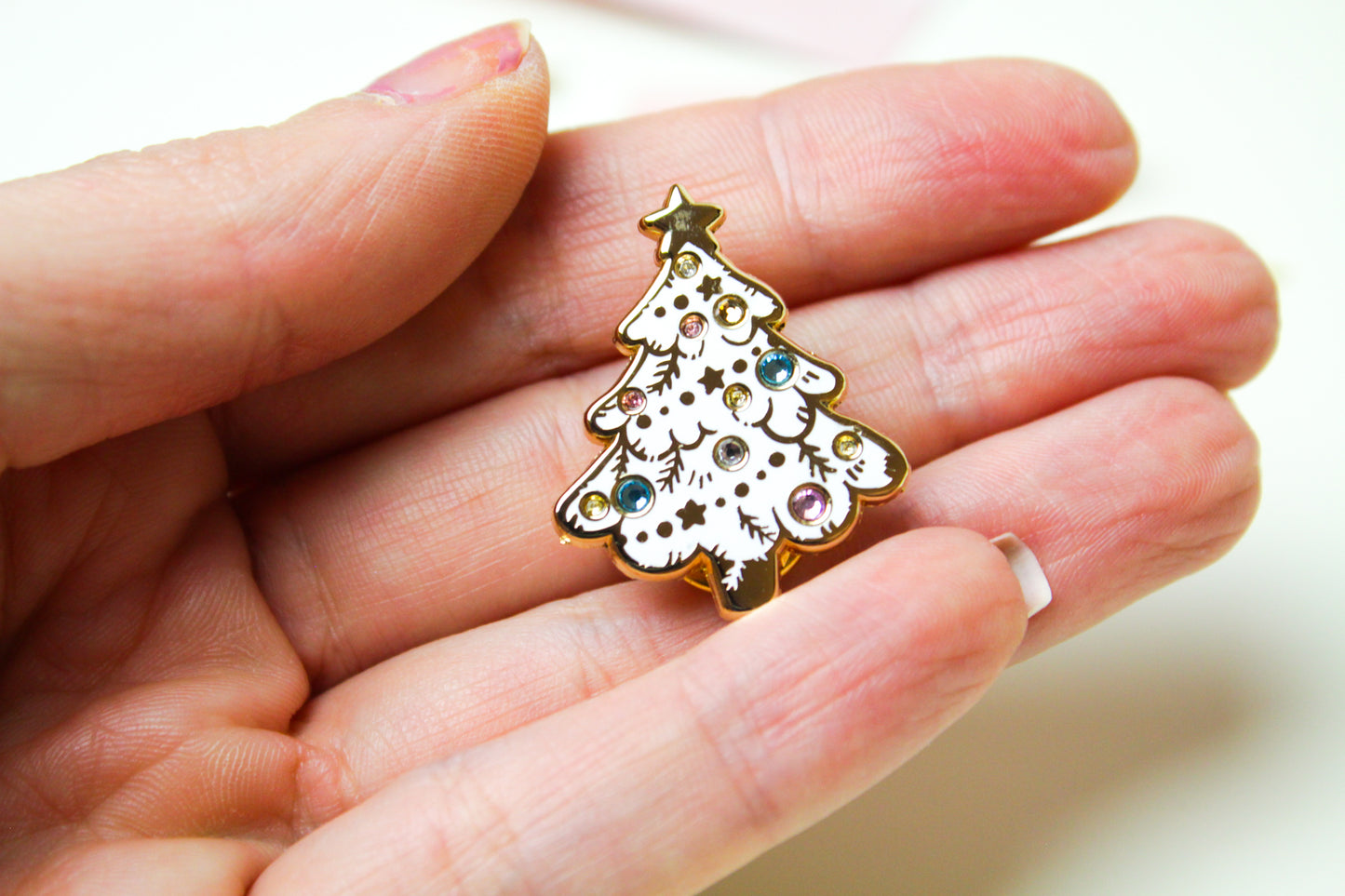 Christmas tree enamel pin - Gold and white with colorful rhinestones - For a bright Christmas